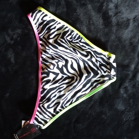 No Boundaries zebra print bikini bottoms - Picture 2 of 4